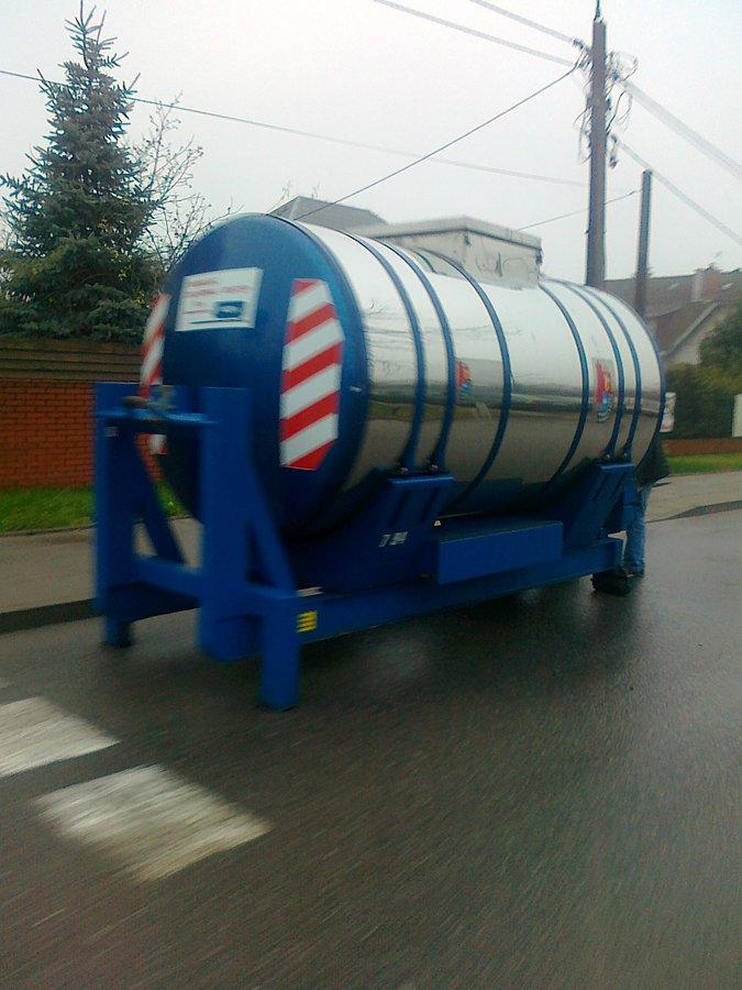 Spokojnie, to tylko awaria wodociągu. Cysterna z wodą na Dywizjonu 303