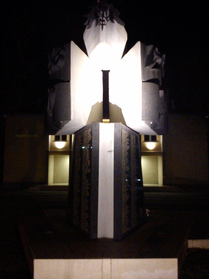 Pomnik bohaterów bukowskich . Pl.St.Reszki