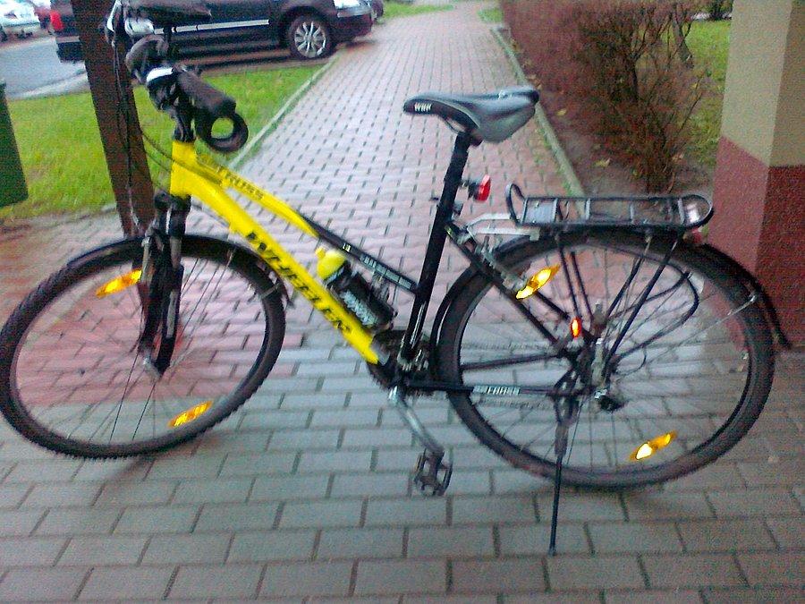 Rower po przeglądzie błyszczy tak, że aż zdjęcie wyszło niewyraźne :)