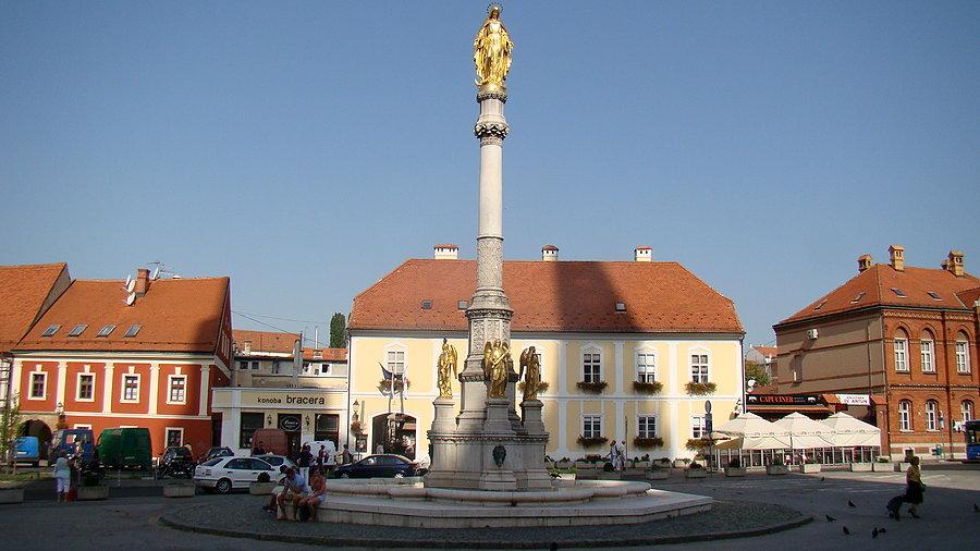 Fontanna przed katedrą