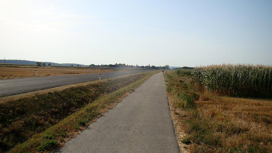 Płasko, ale za to pojawiła się ścieżka rowerowa