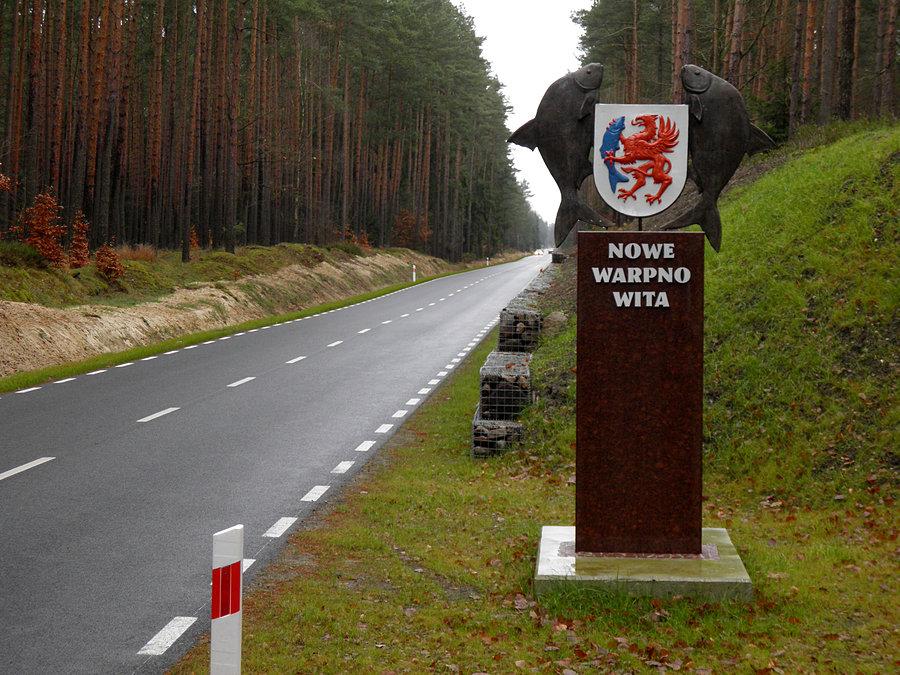 Sympatyczna tabliczka powitalna, chociaż do Nowego Warpna 10 km
