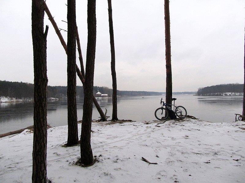 Widok ze skarpy w Jerzykowie na Jezioro Kowalskie