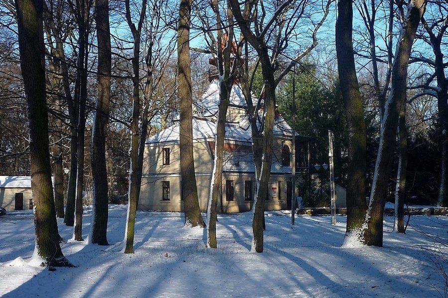 Podkowa Leśna pałacyk kasyno