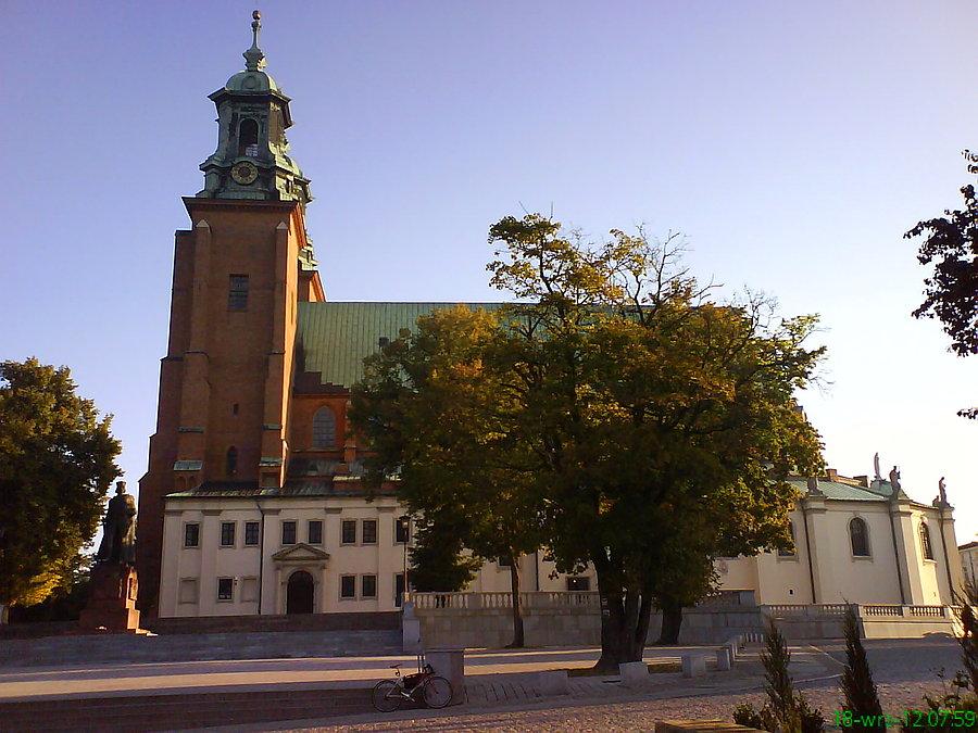 Huragan w centrum stołecznego Gniezna ;p