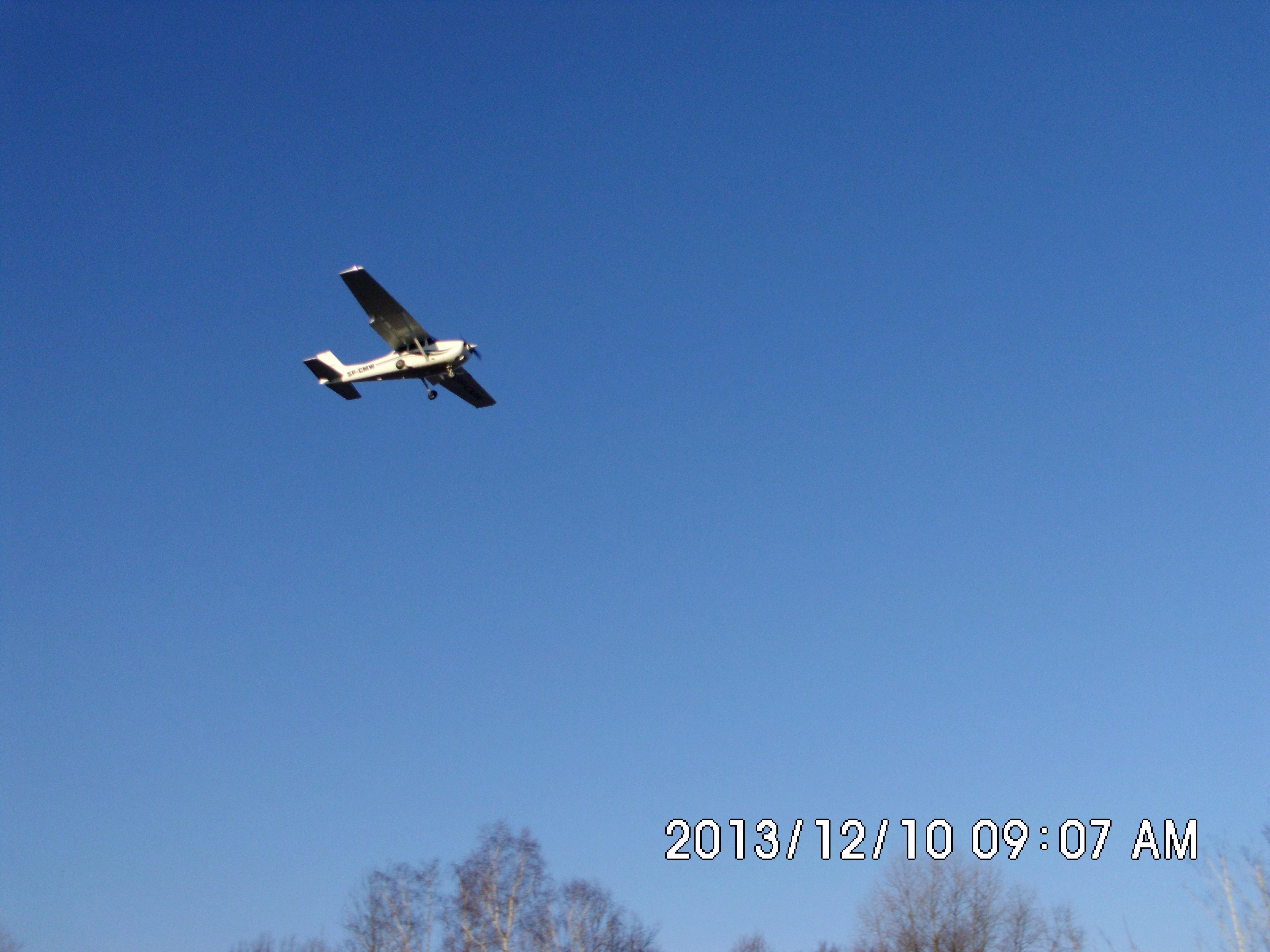 Cessna 172N podchodzi do lądowania