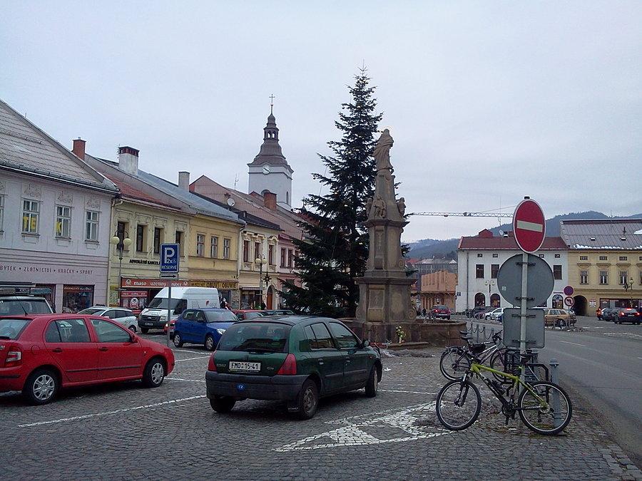 Jabłonków rynek z choinką