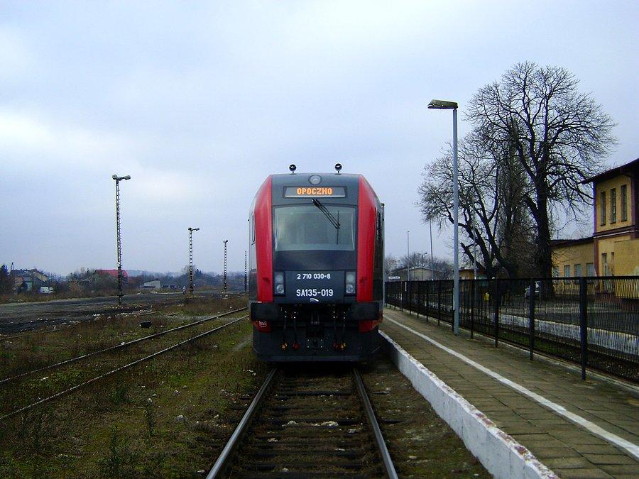 SA 135-019 na stacji Opoczno w pierwszy dzień w ruchu planowym