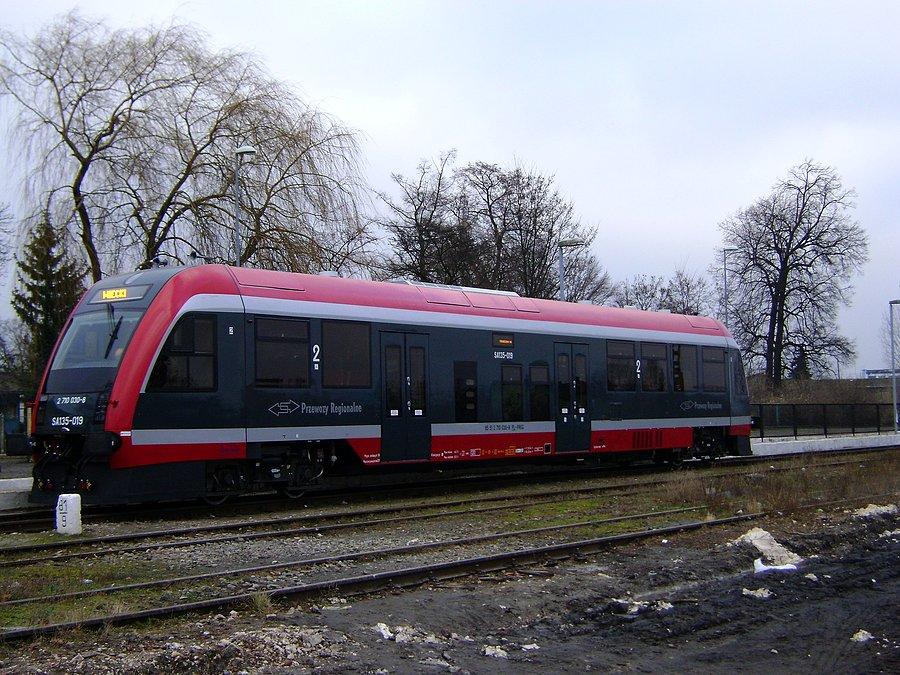 SA 135-019 na stacji Opoczno w pierwszy dzień w ruchu planowym
