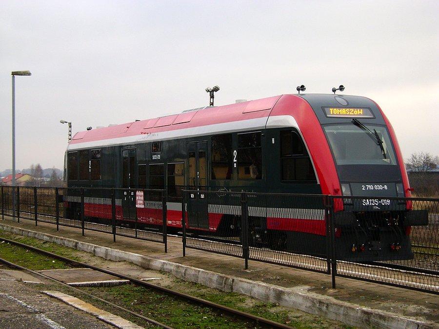 SA 135-019 na stacji Opoczno w pierwszy dzień w ruchu planowym
