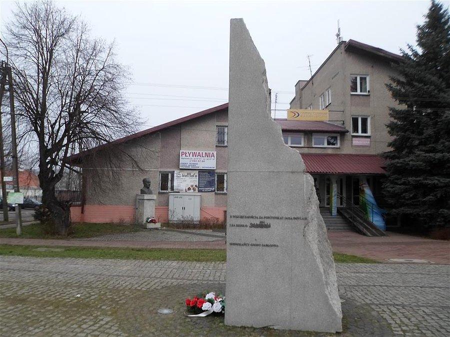 Obelisk poświęcony pamięci Jana Pawła II i 25-lecia Solidarności