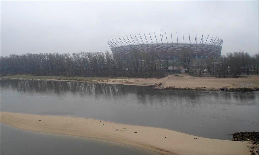 Łacha coraz bliżej plaży