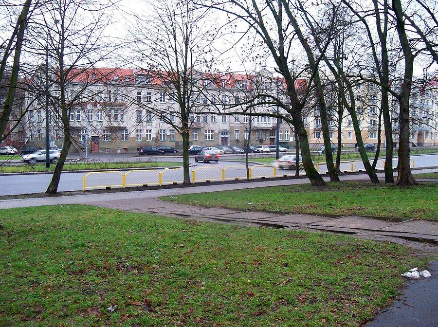 Armii Krajowej - płotki zamiast przejścia