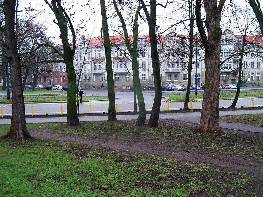 Armii Krajowej - płotki zamiast przejścia
