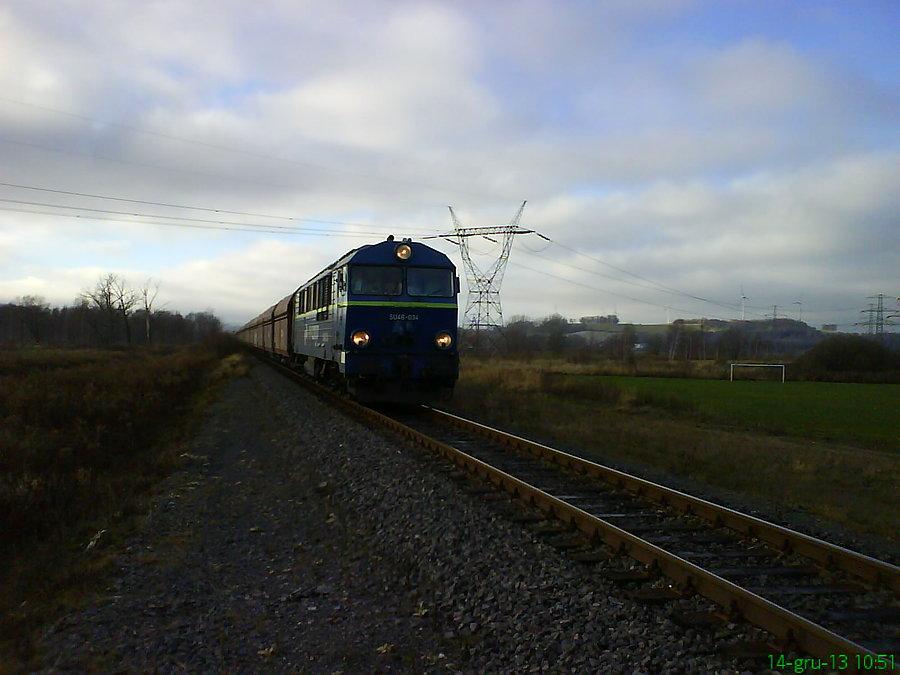 Linia kilkadziesiąt metrów od NRD (z tyłu). Z prawej Radomierzyce