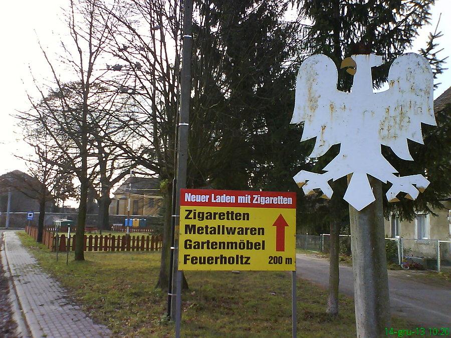 Makabryczne i żenujące zderzenie w Radomierzycach... orzeł przy granicy i reklama TYLKO po niemiecku