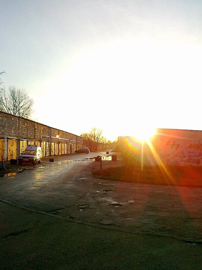A słońce zachodzi nad Himalajską