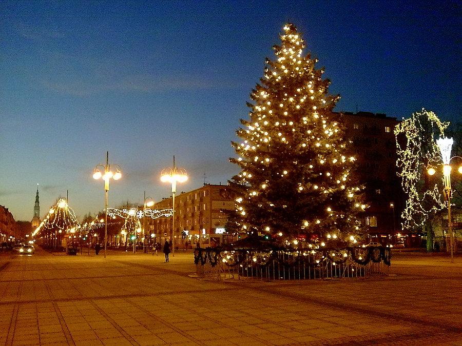 Centrum Częstochowy. Świąteczny plac Biegańskiego