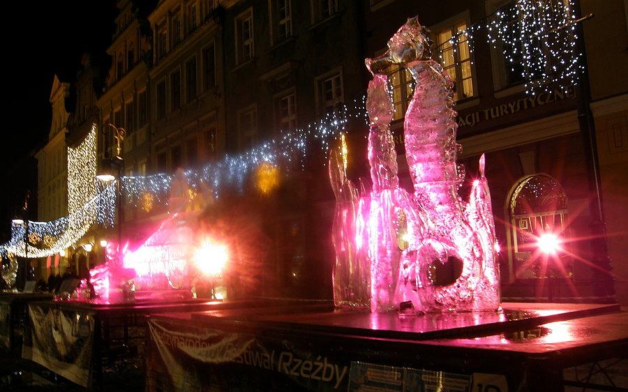 VIII Festiwal Rzeźby Lodowej. Niestety, cuda sztuki w tym roku błyskawicznie zaczęły się topić :(