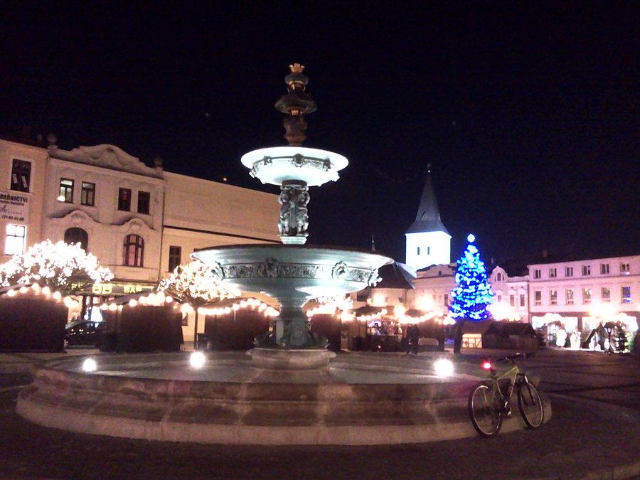 Karwina rynek wieczorem
