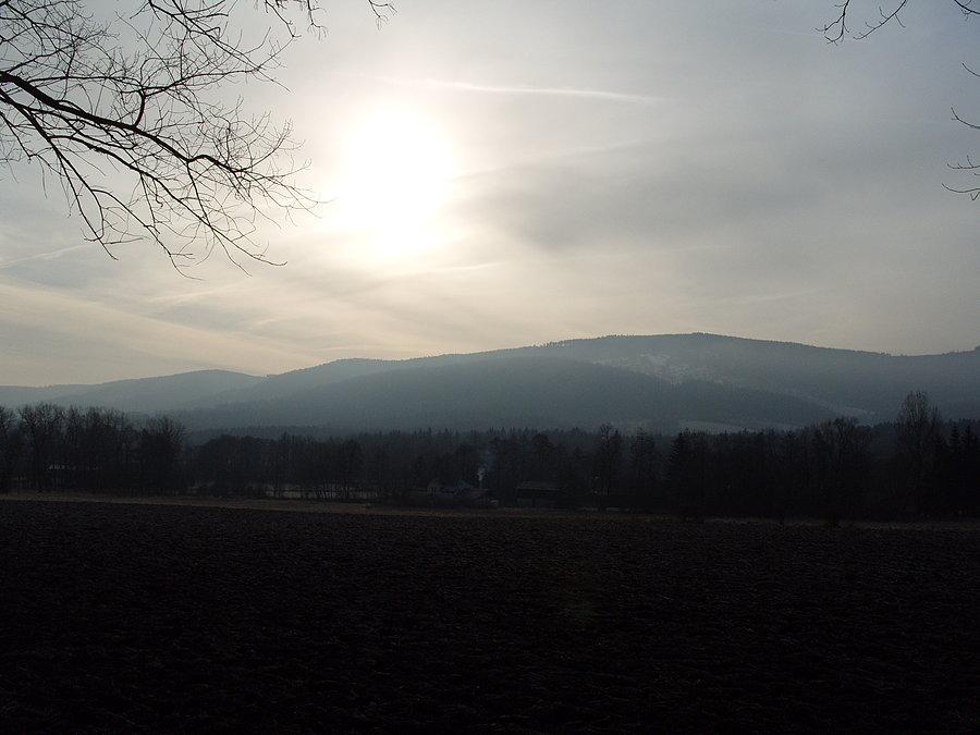 Gdzieś słońce próbowało się przebić ale jakoś leniwie a może to smog ;) bo chwilę wcześniej przejechał gościu na komarku ;))