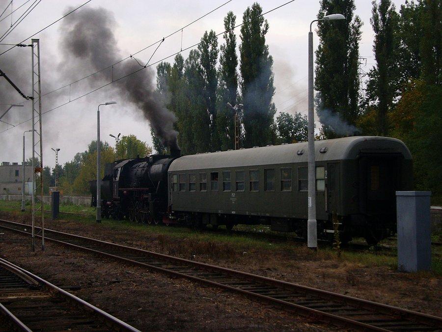 Ty42-107 na stacji Tomaszów Mazowiecki w dniu 13 września 2013
