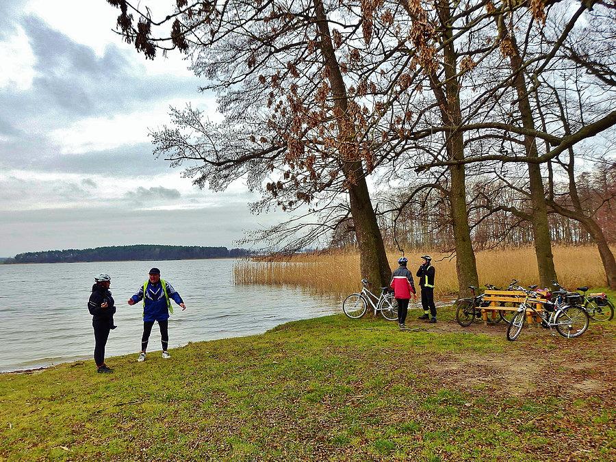 Na trasie wycieczki. Jezioro w Turzy