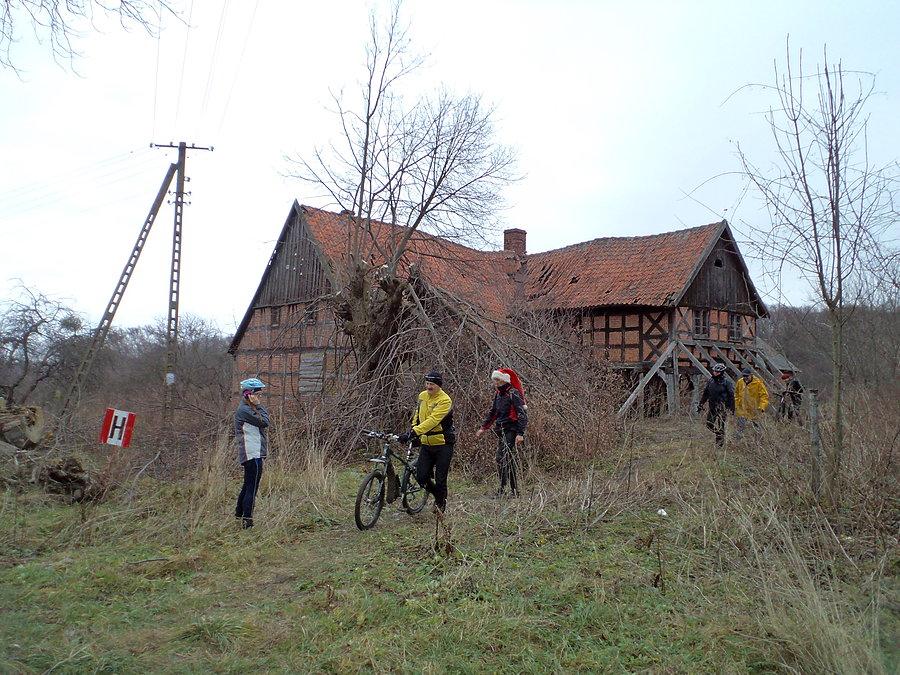 Rowerowa Wigilia ESR - stary dom podcieniowy w Kamionku Wielkim