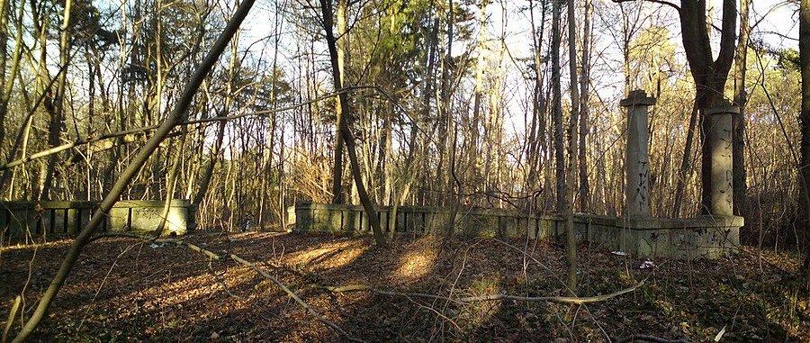 Opuszczony park przy ul. J.Słowackiego w Konstancinie-Jeziornie