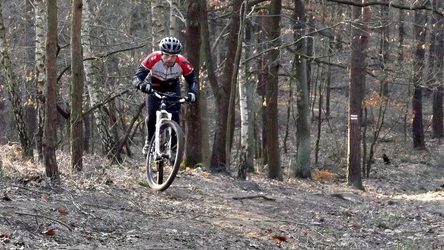 Spotkałem klosia. Facet dzielnie walczy na killerskim podjeździe :)