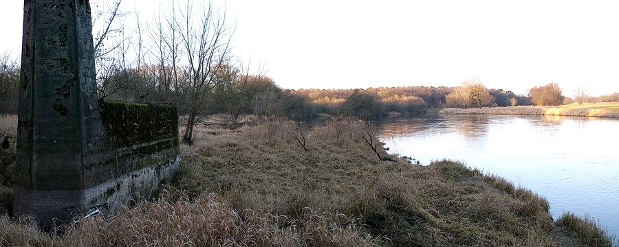 Grudniowa Warta. Resztki starej przeprawy za Biedruskiem
