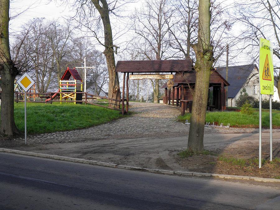 Z centrum miejscowości Warzymice - 1 stycznia 14 r
