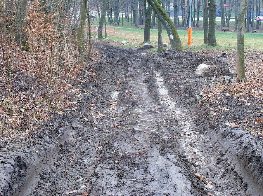 Ulica Chrobrego - jazda środkiem możliwa, a potem w prawo