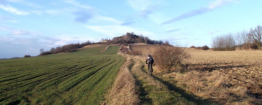 Dobijamy do Czartowskiej Skały (463 m)