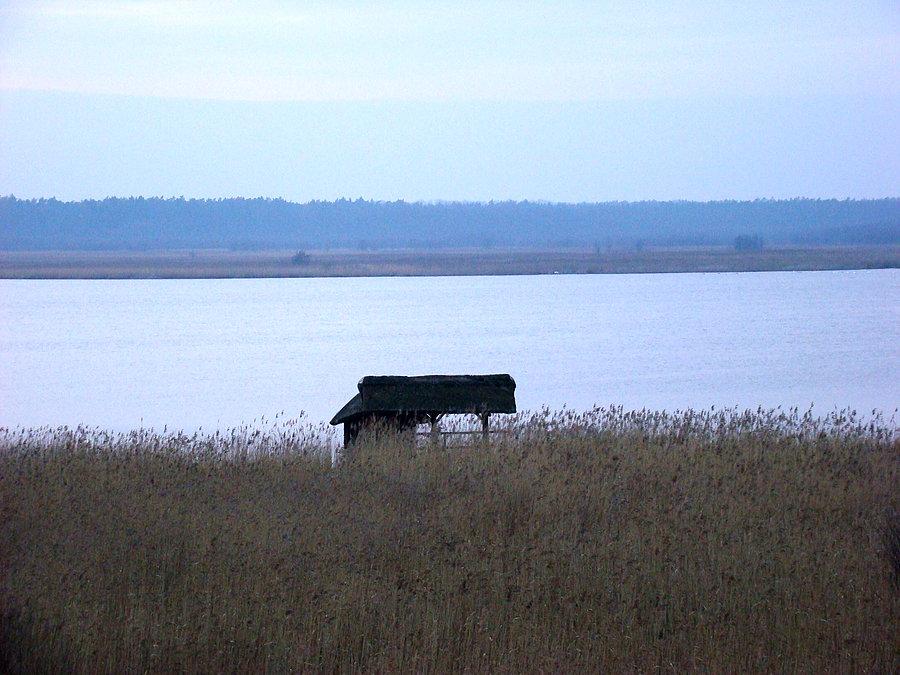 Widok na taflę jeziora