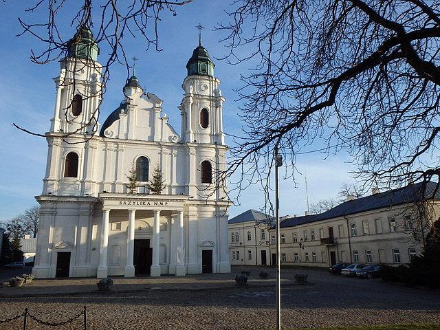Bazylika Narodzenia Najświętszej Maryi Panny oraz budynek dawnego pałacu biskupów unickich