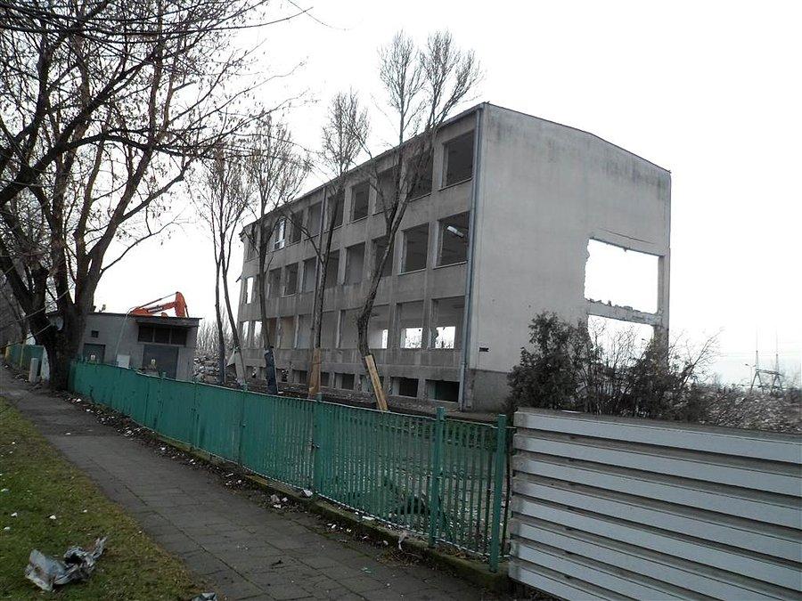 To już prawie koniec Zespołu Szkół Fabryki Samochodów Osobowych w Warszawie
