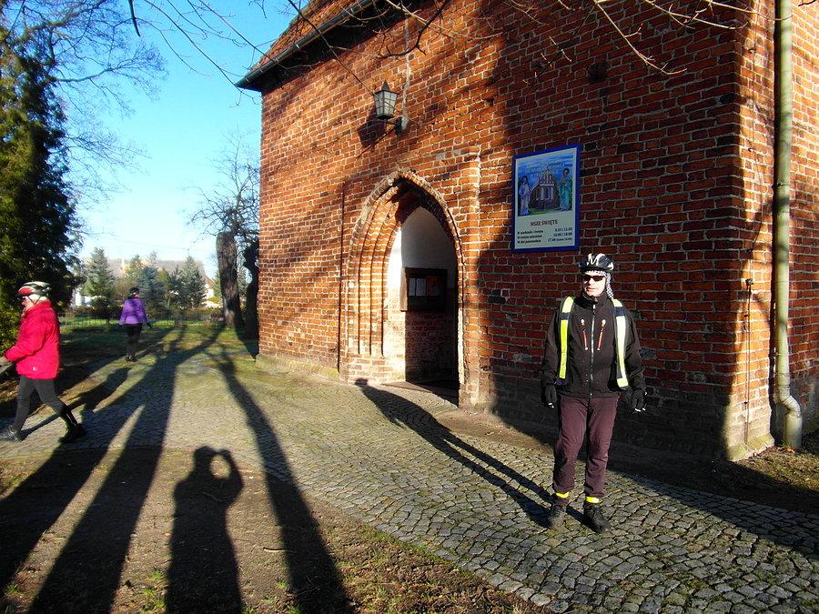 Gotycki ceglany kościół parafialny pod wezwaniem Św. Apostołów Piotra i Pawła z 1334 r w Trutnowach