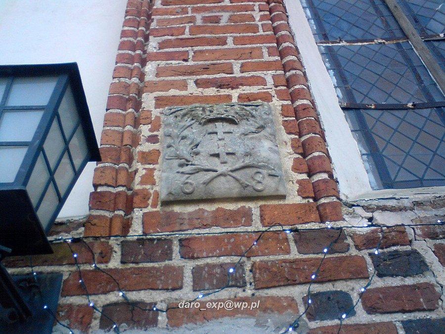 04-01-2014.Herb Gdańska z 1687 nad wejściem do kościoła p.w. Piotra i Pawła w Trutnowy