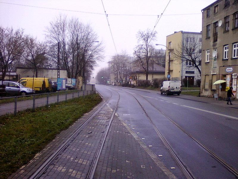 Zdradliwe tory na Pomorskiej