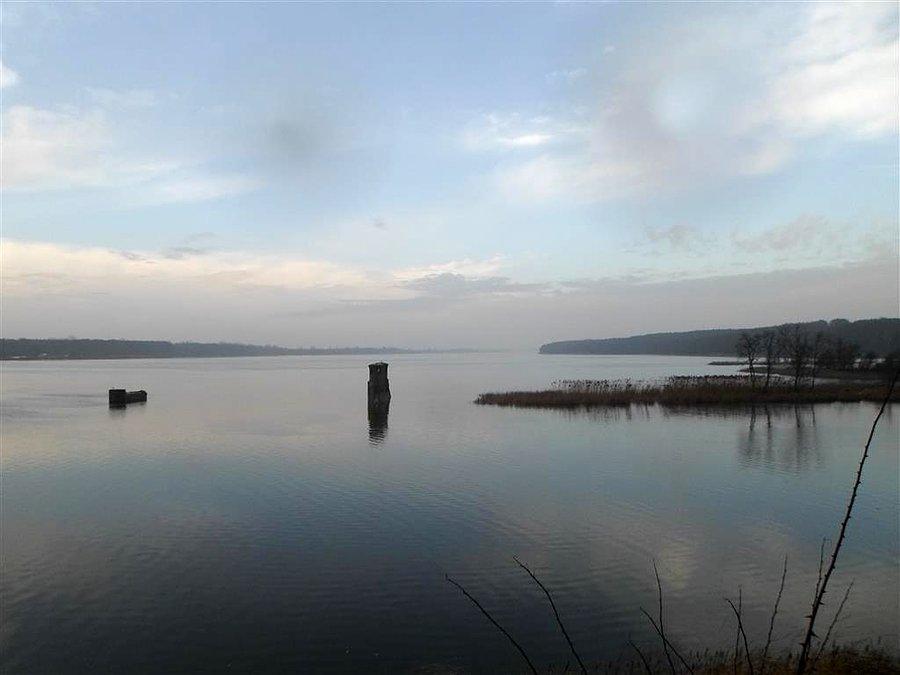 Podpory mostu na narwi wysadzonego w 1915 przez Rosjan - Zegrze
