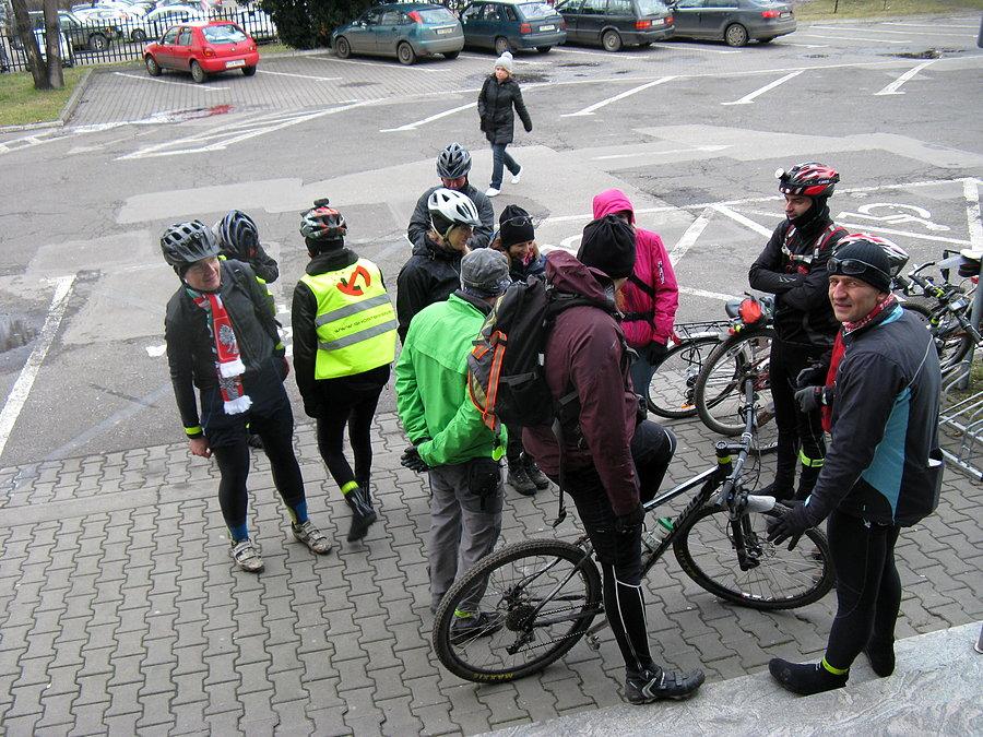 Rowerzyści przed sztabem WOŚP