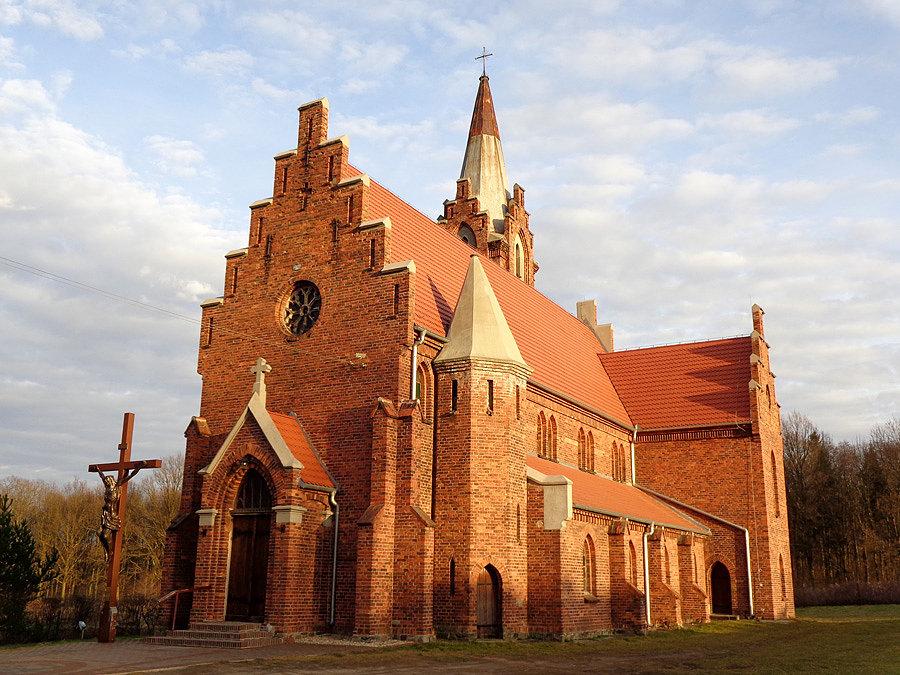 Kościół w Brzezince z drugiej strony