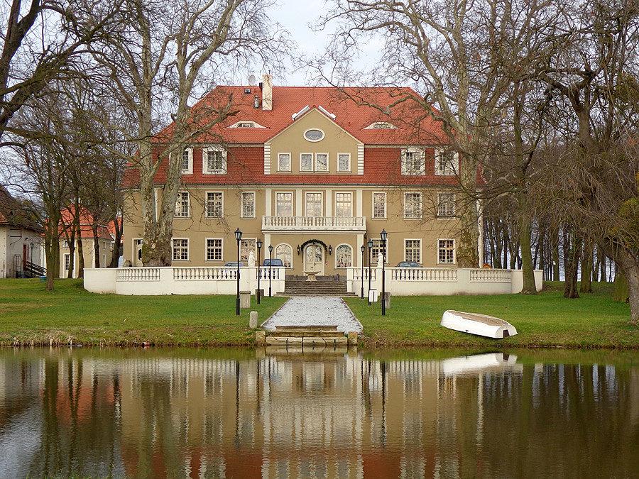Pałac w Brzezinie