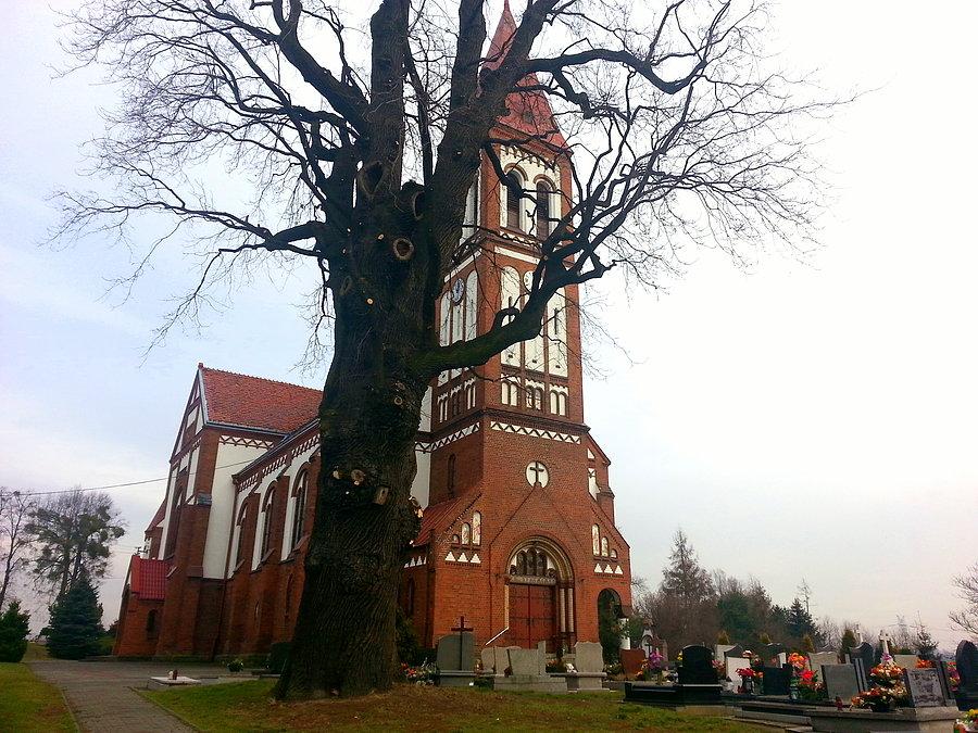 Pstrążna kościół