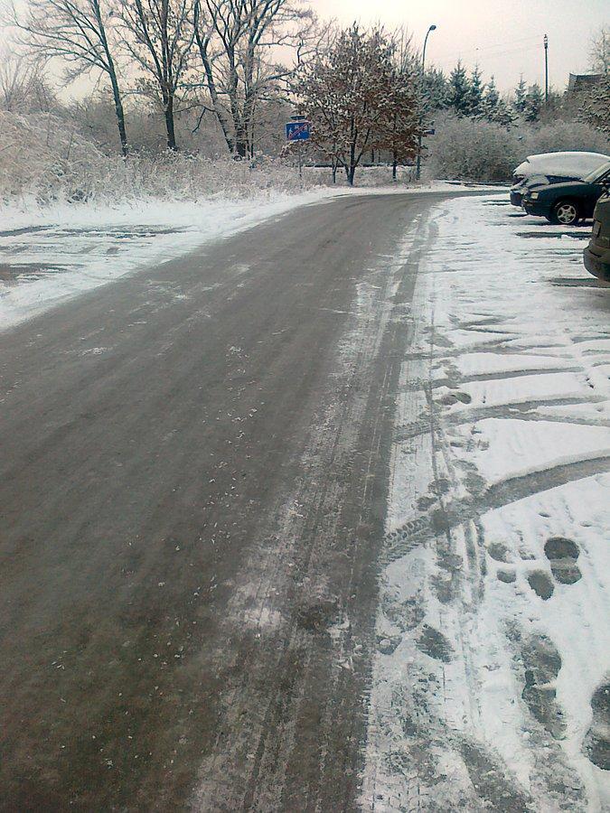 Na osiedlowej uliczce szklanka