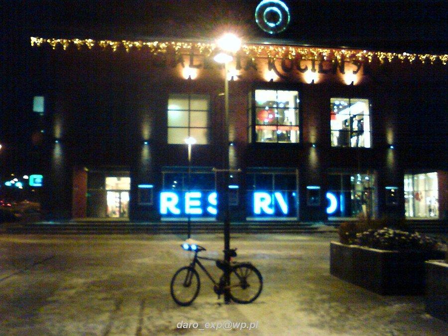 16-01-2014. Na Placu Dworcowym przy Galerii Kociewskiej. Dzisiejszego wieczoru już nie było Świątecznej Rowerowej Choinki, została rozebrana.