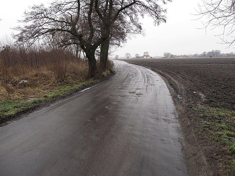 Wronczynek - drogi gruntowe to prawdziwe lodowisko w dniu dzisiejszym, jechało sie na prawdę cięko