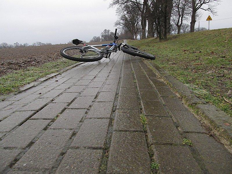 Gołoledź na chodniku spowodowała moją pierwszą wywrotkę tego roku