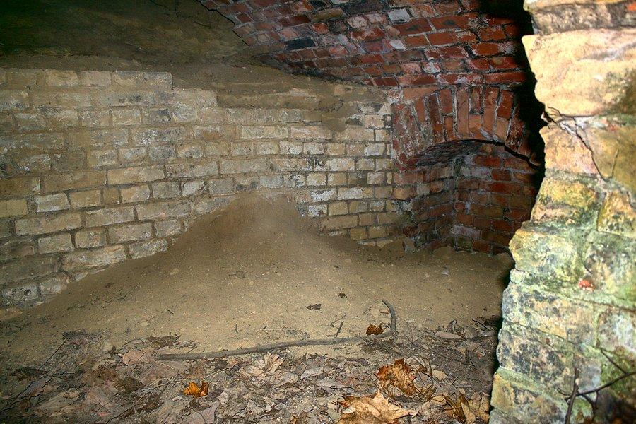 Ruiny fortu na Cmentarzu Centralnym w Szczecinie